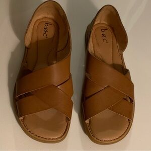 B. O.C Kamryn Sandals Women's US 8 brown Faux Leather Slip-On